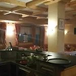Garni Cecilia 리비뇨