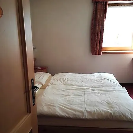 فندق مبيت وإفطار Garni Cecilia 3*